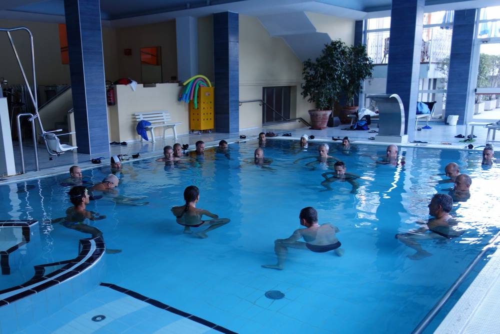 Rilassamento e preparazione apnea statica in una piscina termale a Montegrotto presso l´hotel Millepini
